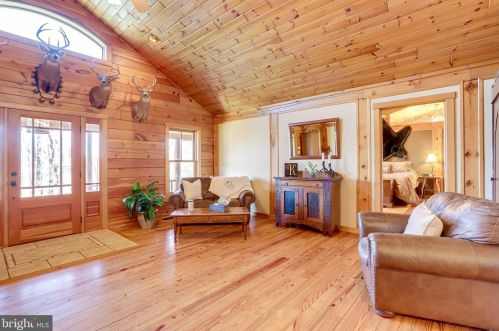 3714 Mountain Rd, Haymarket VA  20169-1739 exterior