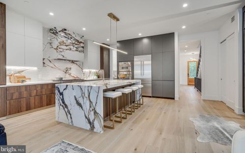 4915 Western Ave, Washington DC  20016-4319 exterior