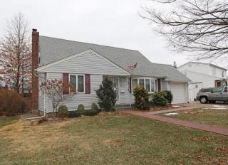31 Briarcliff Rd, Westbury, NY 11590-1634