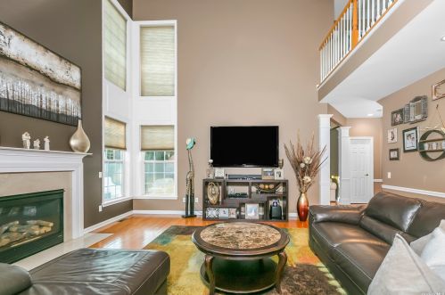 19 Pinehurst Dr, Mount Sinai NY  11766-3421 exterior