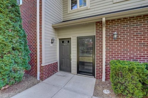 4860 Forest Ridge Dr, Waukesha, WI 53151-7491