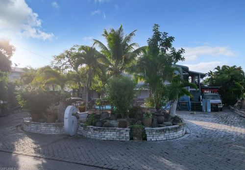 6 Pepita St, Fort Myers Beach, FL 33931-4207