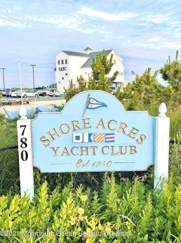 11 Vanard Dr, Bricktown NJ  08723-7426 exterior