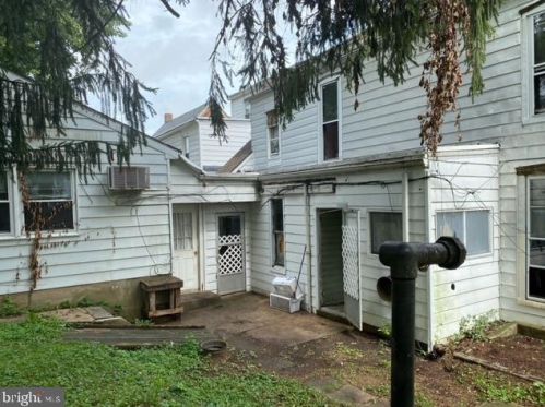 32 Main St, Red Lion, PA 17356-1707