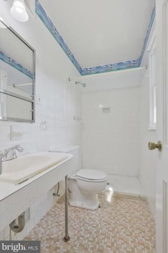 7905 Jansen Dr, Springfield VA 22152-2412 exterior