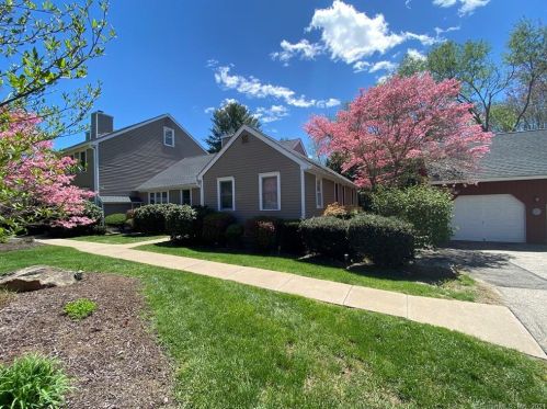 4 Federal Sq, North Windham, CT 06250-1542