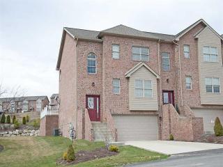 1000 Saint Andrews Ct, Jeannette, PA 15644-4772