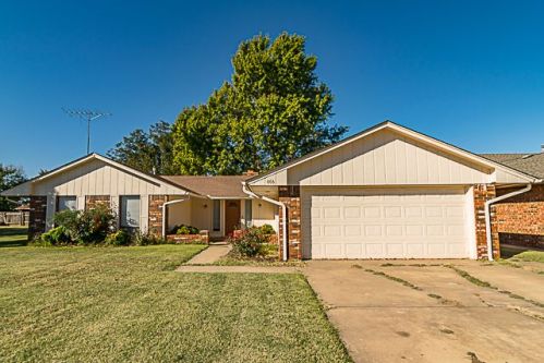 606 Circle Dr, Enid, OK 73703-3511