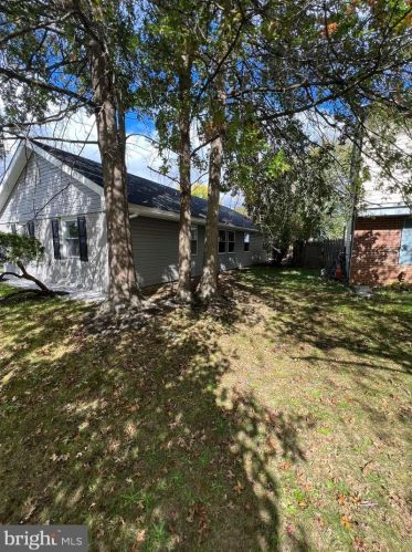 55 Middlebury Ln, Willingboro NJ  08046-2931 exterior