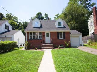 152 Central Ave, Maywood, NJ 07607-1904