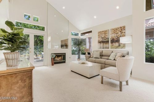 232 Valero Cir, Calabasas CA  91377-5552 exterior