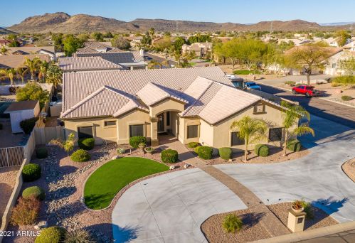 4532 Soft Wind Dr, Glendale, AZ 85310-3826
