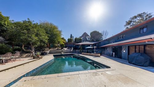 1672 Smiley Heights Dr, Redlands CA  92373-6533 exterior