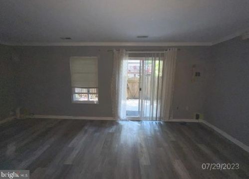 12245 Wye Oak Commons Cir, Springfield VA  22015-2868 exterior