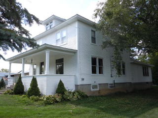 8 Bank St, Chazy Landing, NY 12921-2914