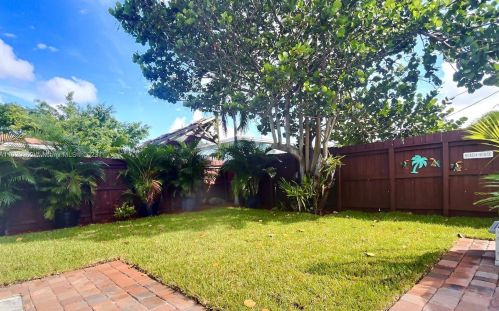 805 26th Ave, Hollywood FL  33020-5704 exterior
