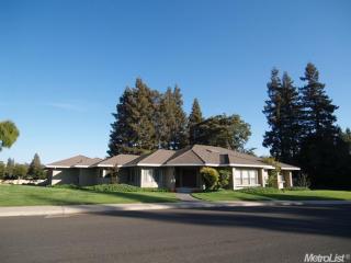 6988 Hillcrest Dr, Modesto, CA 95356-9649