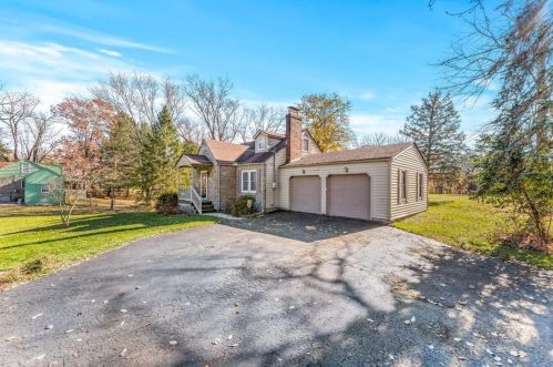 104 Maitland Ln, New Castle, PA 16105-1306
