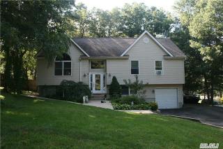 12 Crestwood Ave, Selden, NY 11784-3508