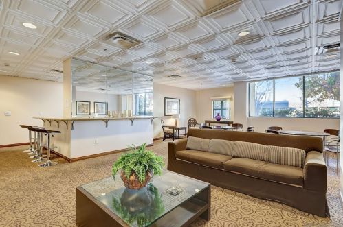 555 Front St, San Diego CA  92101-6700 exterior