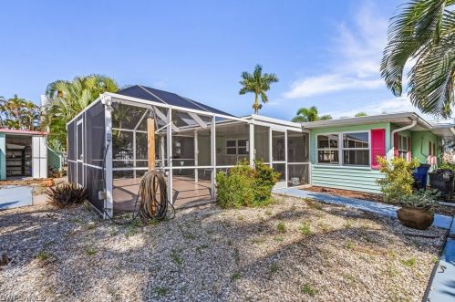 2355 Lemon St, Saint James City FL  33956-2082 exterior