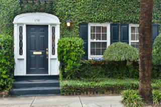 130 Queen St, Charleston SC  29401-2425 exterior