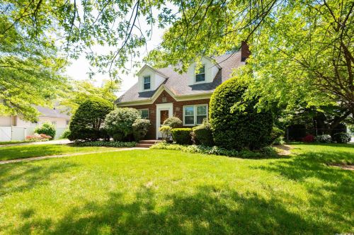 237 Hopper St, Westbury, NY 11590-3809