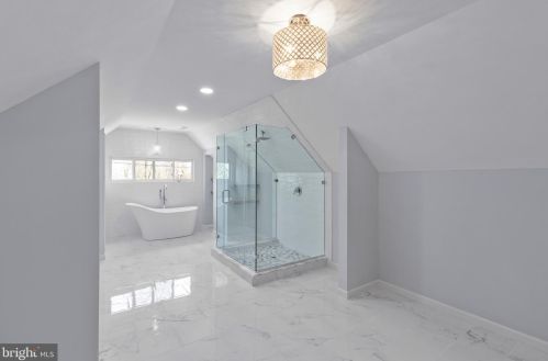 603 Crystal Lake Ave, Tavistock NJ  08033-2711 exterior