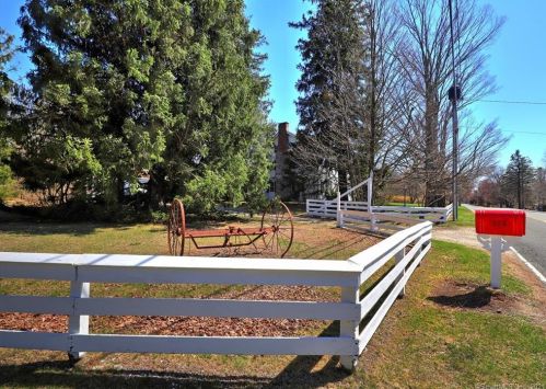 354 Moose Hill Rd, Upper Stepney CT  06468-2404 exterior