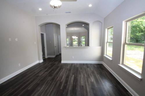 701 Elwayne Ave, Dallas, TX 75217-5155