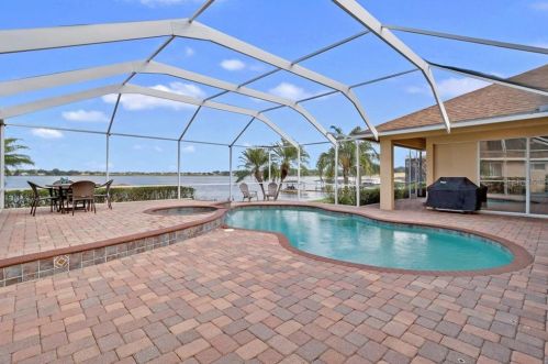 461 Archaic Dr, Winter Haven, FL 33880-1677