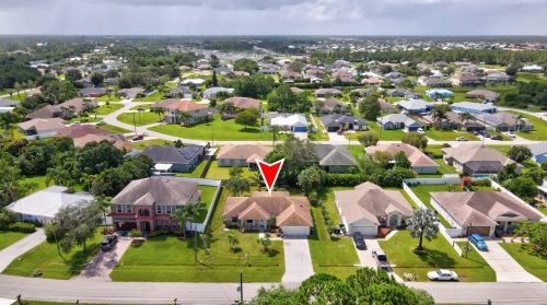 5710 Zenith Dr, Fort Pierce, FL 34986-3513