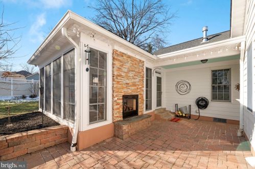 1802 Pimmit Dr, Falls Church VA  22043-1114 exterior