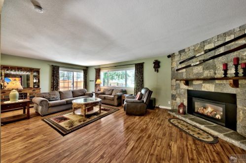 1084 Fairway Ave, South Lake Tahoe CA  96150-8401 exterior