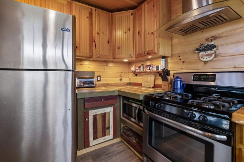 127 Bennett Hl Rd, Columbia NH  03576-3308 exterior