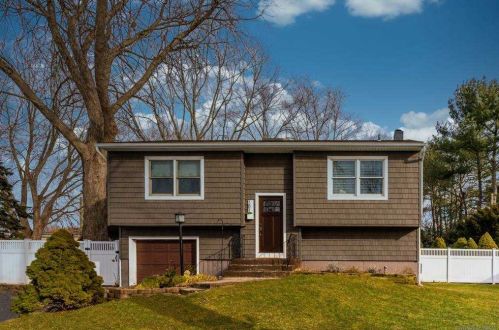 181 Spiral Rd, Holtsville, NY 11742-2237
