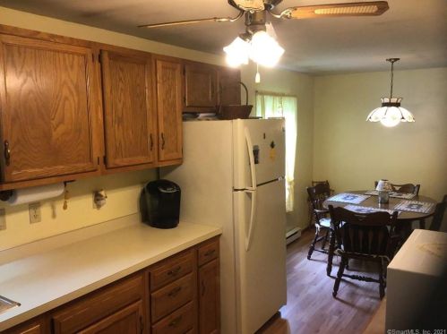 16 Salt Box Ln, Uncasville CT  06382-2084 exterior