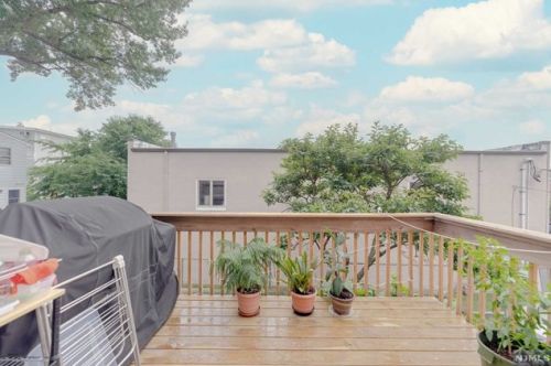128 Henry St, Palisades Park, NJ 07650-1142