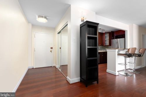 1325 18th St, Washington DC  20036-6515 exterior