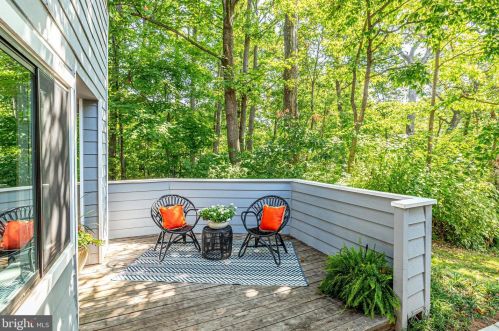 1926 Villaridge Dr, Herndon, VA 20191-4819