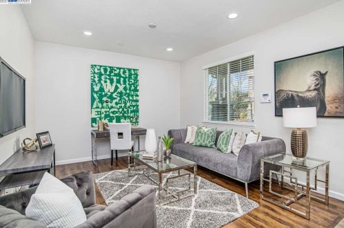 7056 Mariposa Ln, Pleasanton CA  94568-2569 exterior