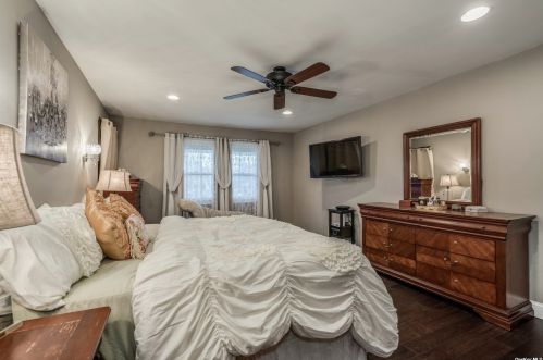 8 Valiant Ct, Mount Sinai NY  11766-2915 exterior