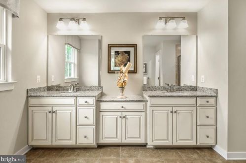 42 Winifred Dr, Hanover PA  17331 exterior