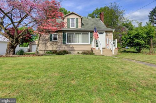29 Wyrick Ave, Lees Cross Roads, PA 17257-1733