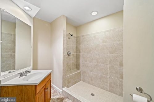 8819 Clinton Dr, Nokesville VA  20181-3205 exterior