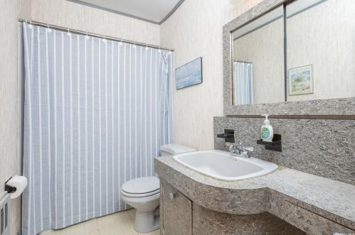 3 Lynn Pl, Bethpage NY  11714-4307 exterior