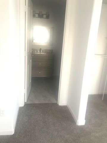 5951 Glenn Dr, Glendale, AZ 85301-2421