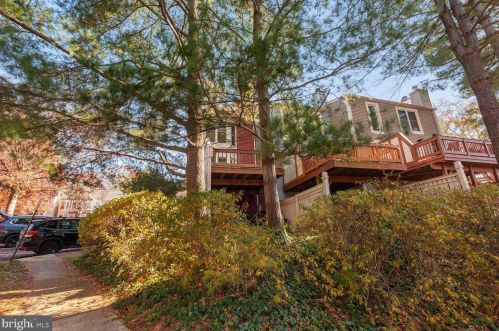 1787 Whisperhill Dr, Herndon VA  20194-1807 exterior