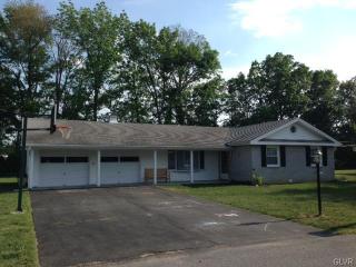 1035 Shadow Oaks Ln, Slatington, PA 18080-1232
