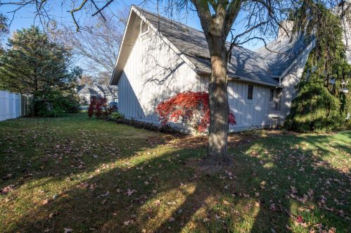 1224 Countryside Dr, Washington Ch OH  43160-1804 exterior